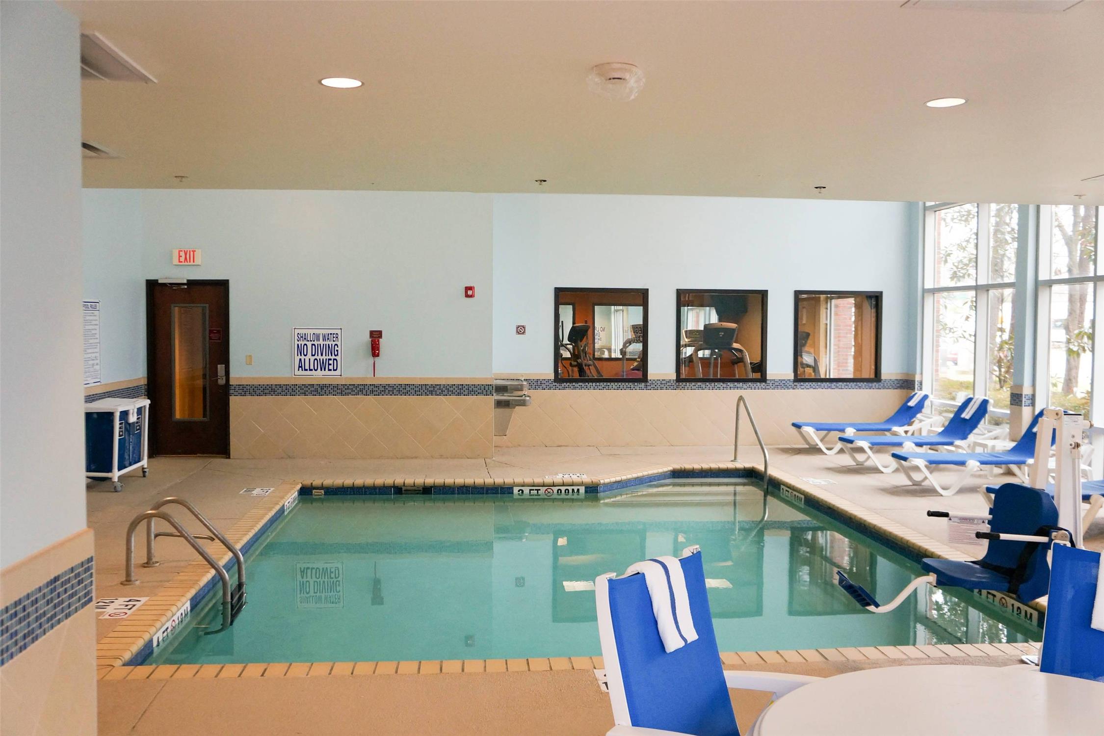 Comfort Suites West of The Ashley 21/46