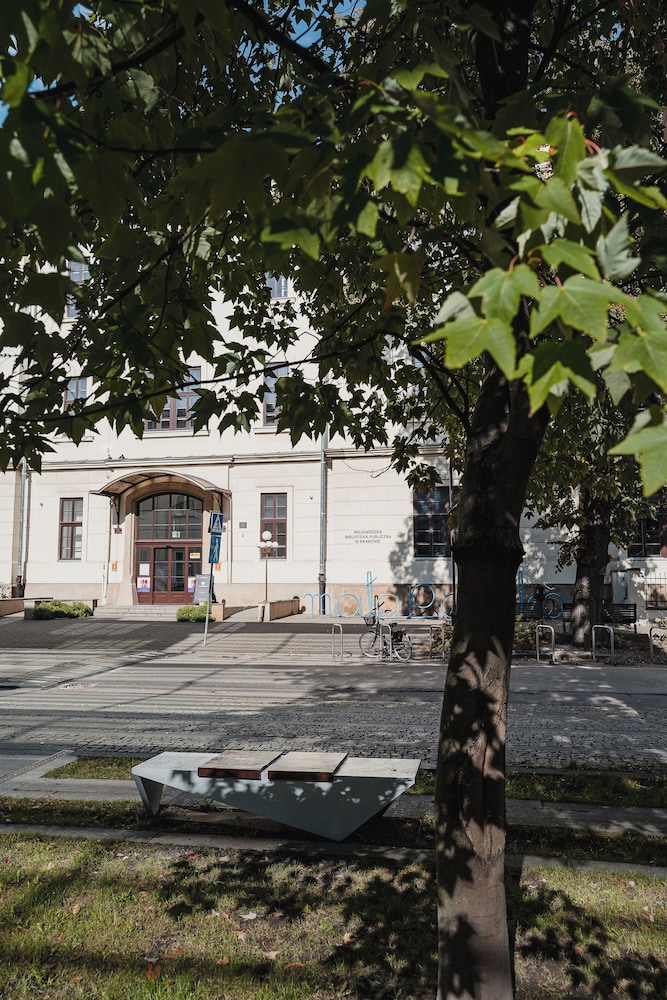 H11 Aparthotel 67/72