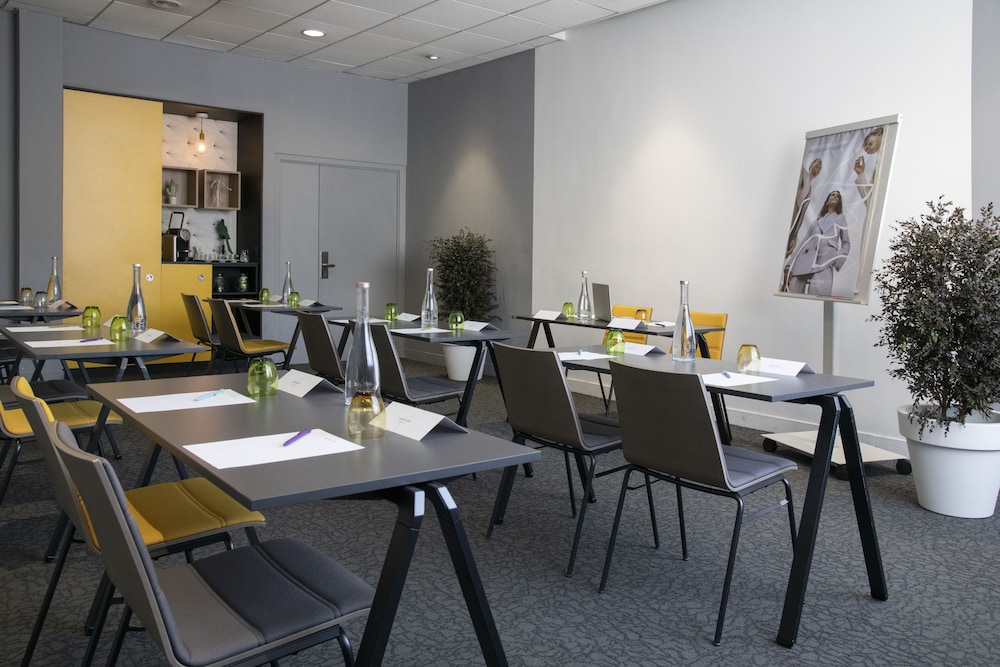 Mercure Hyeres Centre 64/73