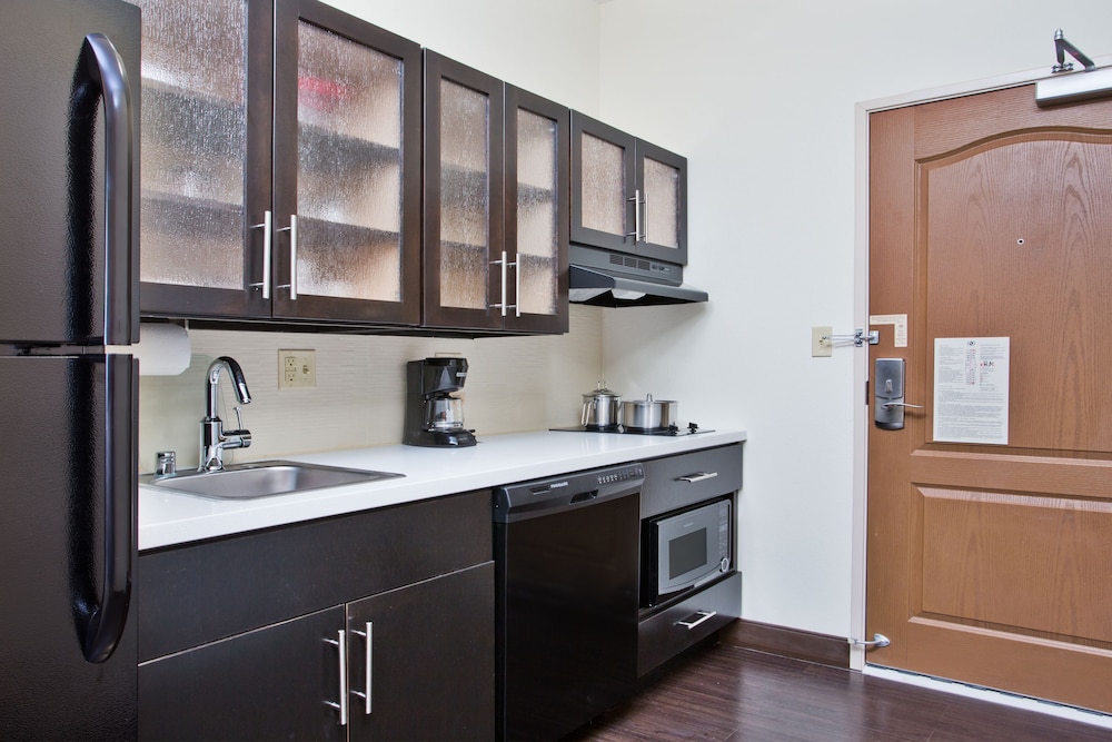 Candlewood Suites Oak Grove - Fort Campbell 52/65