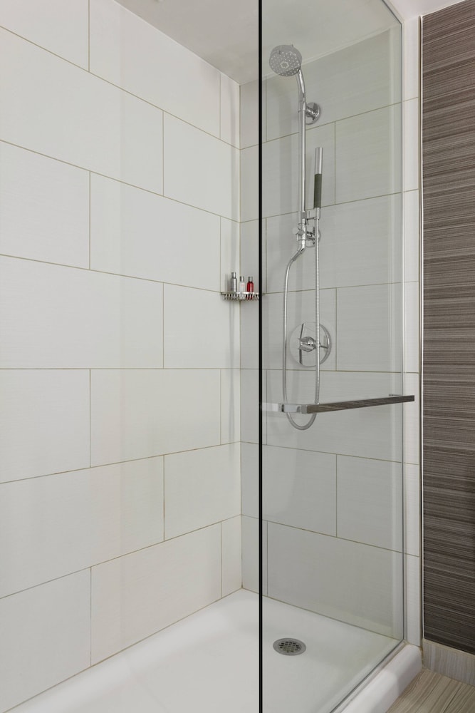 Newark Liberty International Airport Marriott 6/45