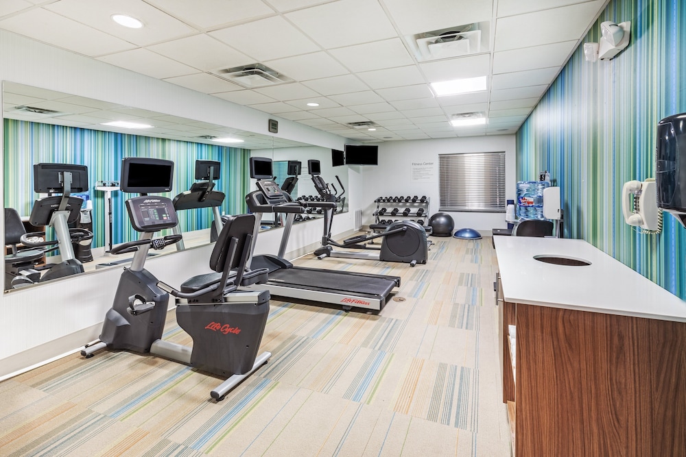 Holiday Inn Express Hotel Suites Hutto 46/72
