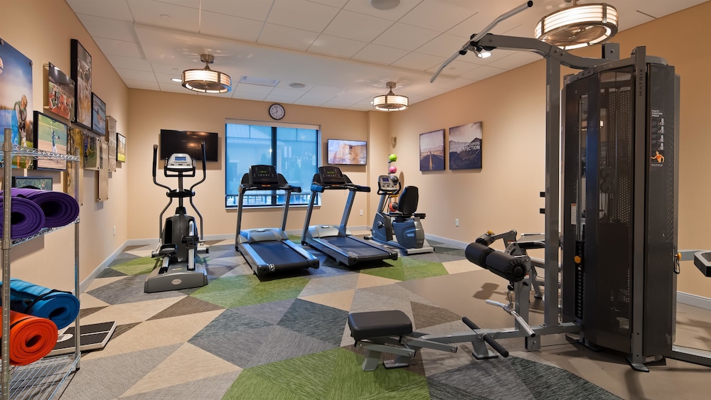 Best Western Plus Franciscan Square Inn and Suites Steubenville 25/47