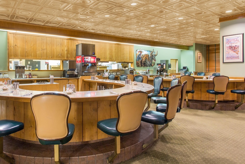 Ramada by Wyndham Elko Hotel at Stockmen's Casino 28/36