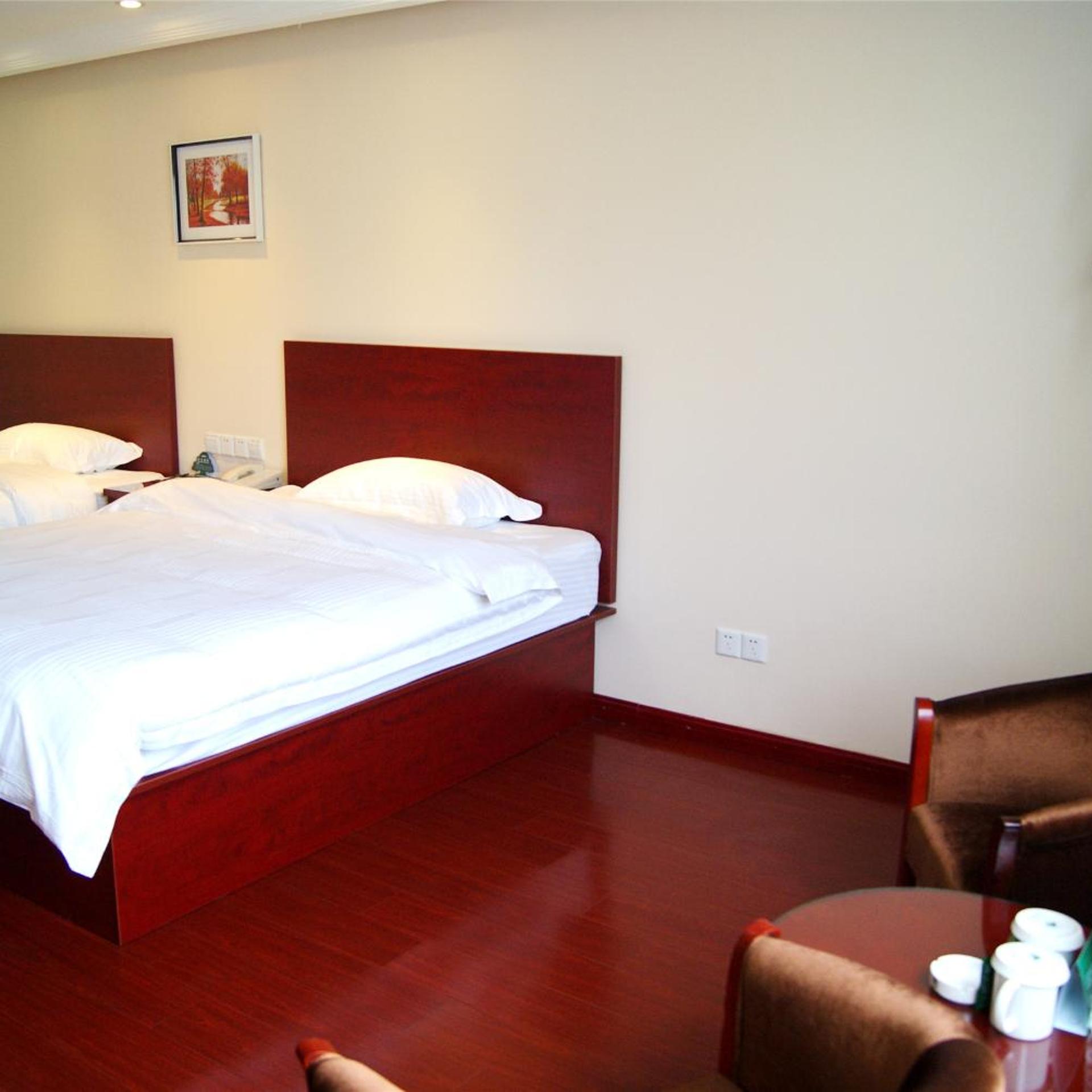 GreenTree Inn ZhenJiang Jurong New Bus Station Express Hotel 29/43