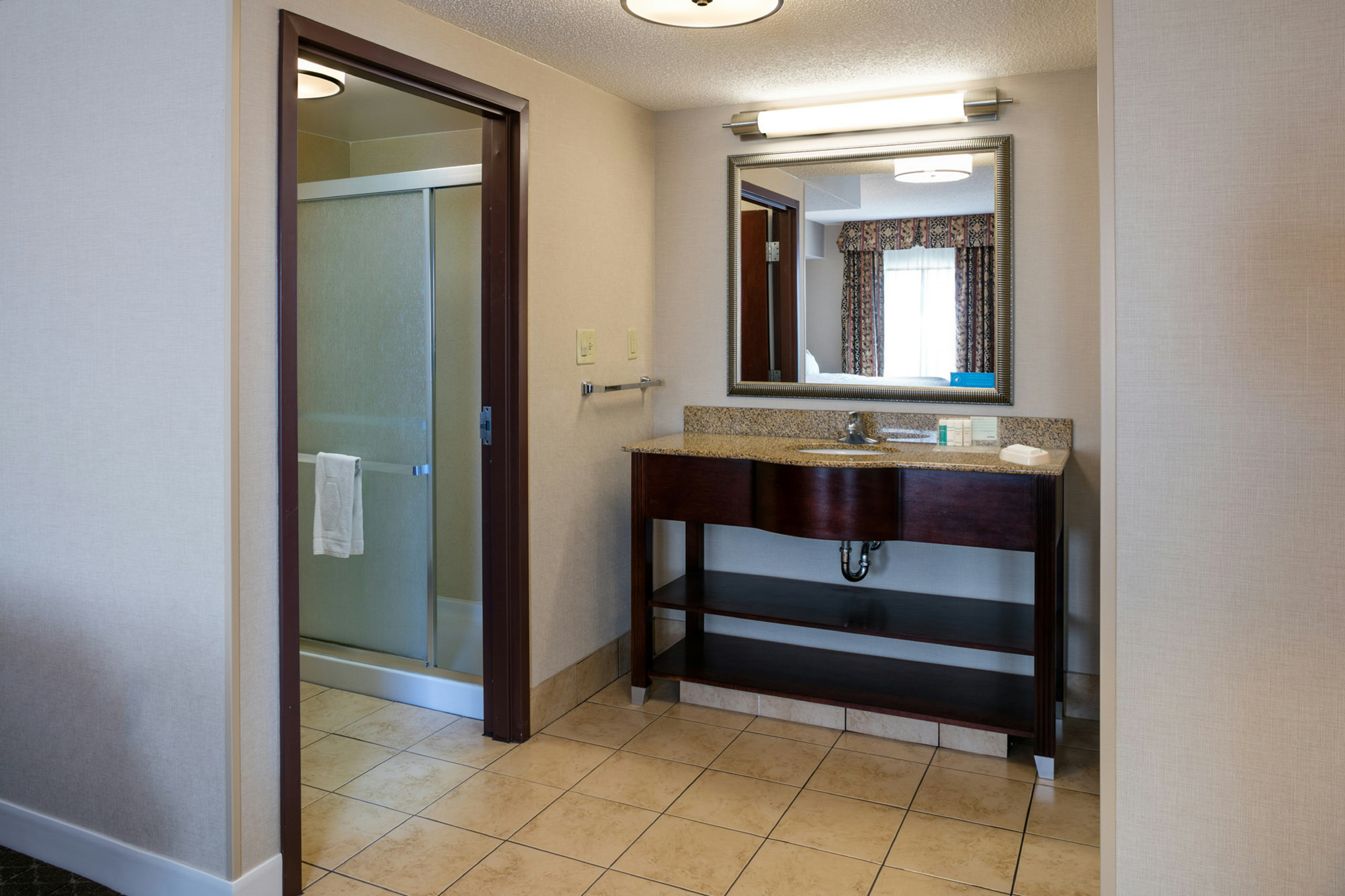 Hampton Inn & Suites Toledo-Perrysburg 49/50