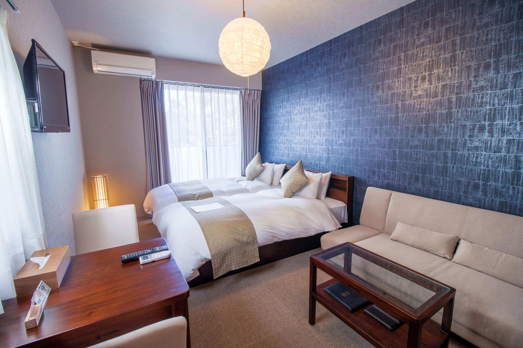 ROOM, TWIN BEDS