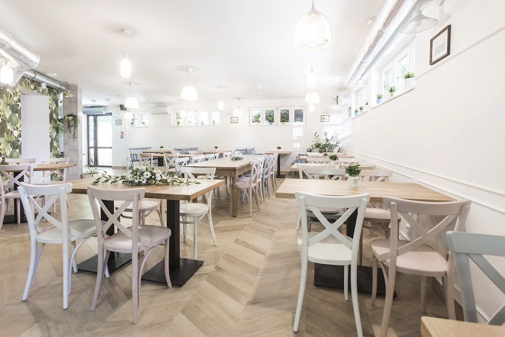 restaurant cafeteria