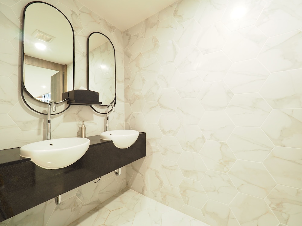 Palette Bella B All Suites Bangkok Hotel 55/57