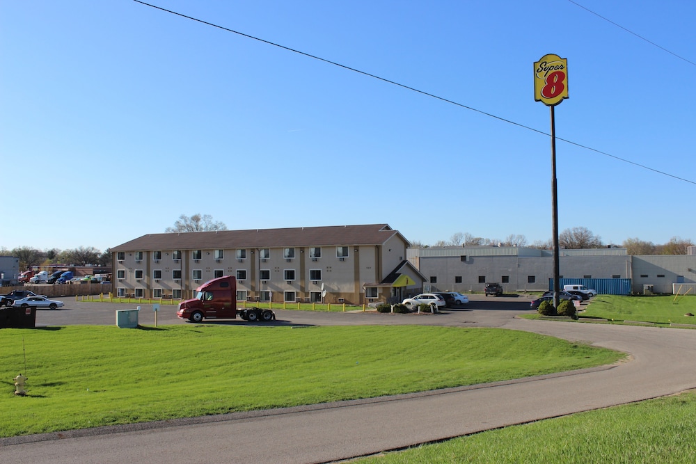 Super 8 by Wyndham Grand Rapids/Wyoming 14/21