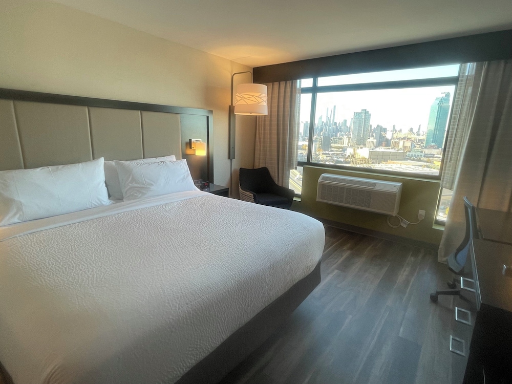 Standard, 2 King Beds, City Skyline View, Pet Friendly