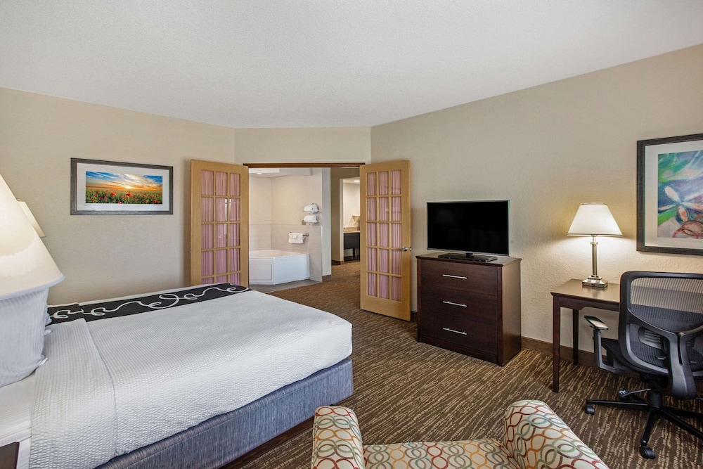 Comfort Inn & Suites Sarasota I75 13/44