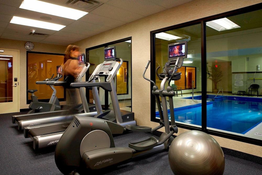 Fairfield Inn Suites Montreal Airport 14/30