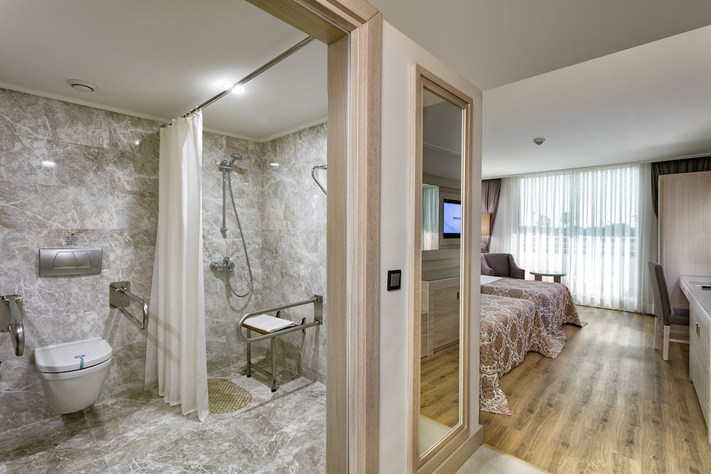 Miracle Resort Hotel 28/72
