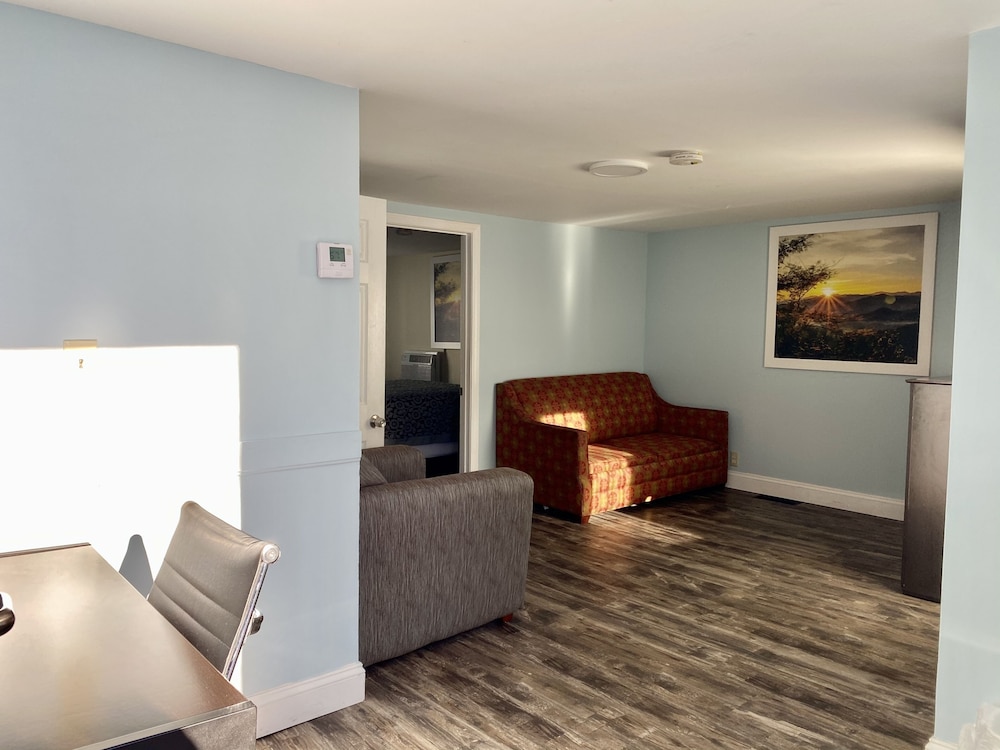 Beacon Inn and Suites 35/40