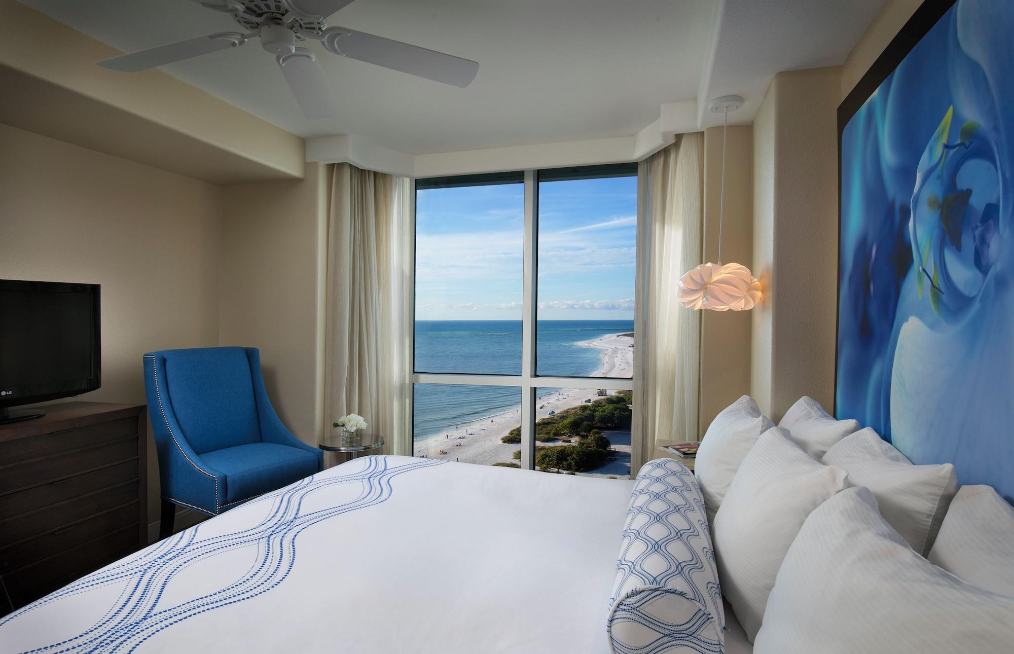 1 Bedroom, Suite, King Bed, Beach Front, Palm Tower