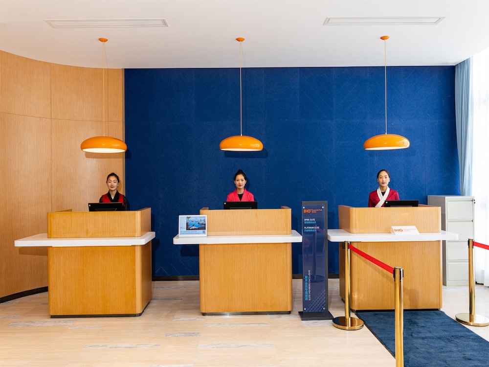 Holiday Inn Express Litang 12/78