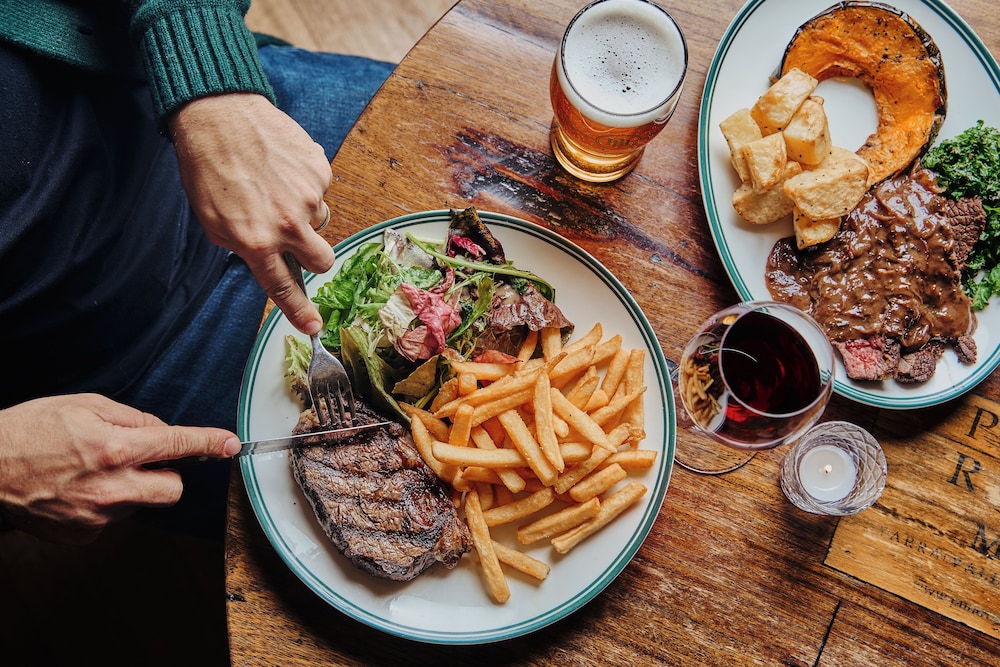 HEALESVILLE HOTEL 45/50