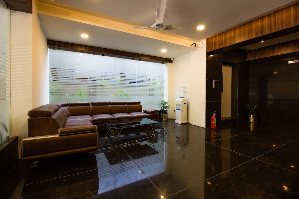 OYO 28637 Gokul Grand 21/27
