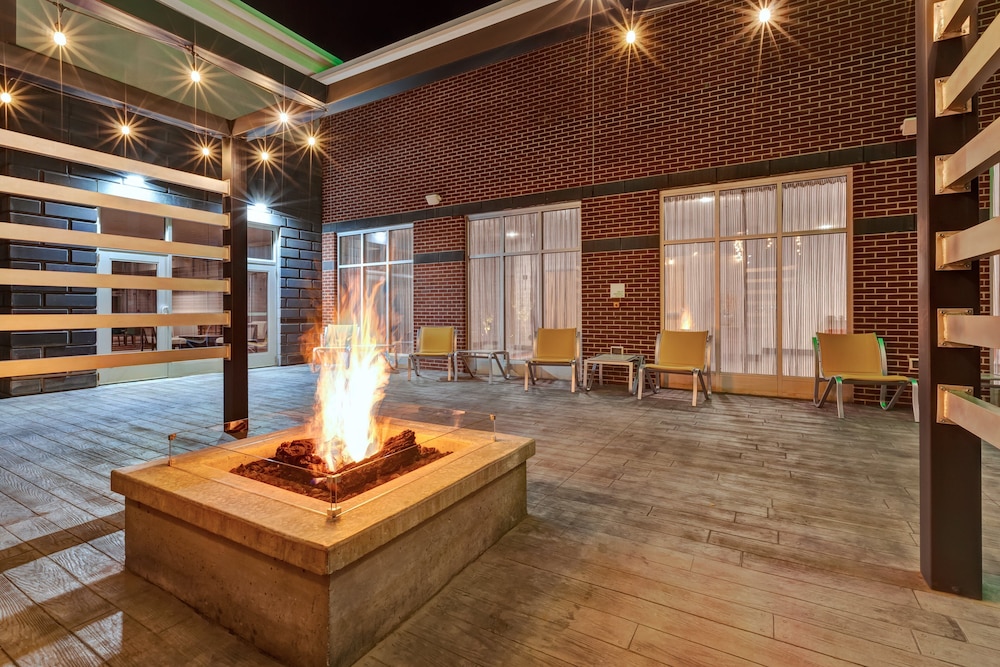 Holiday Inn & Suites Toledo Southwest - Perrysburg 32/59