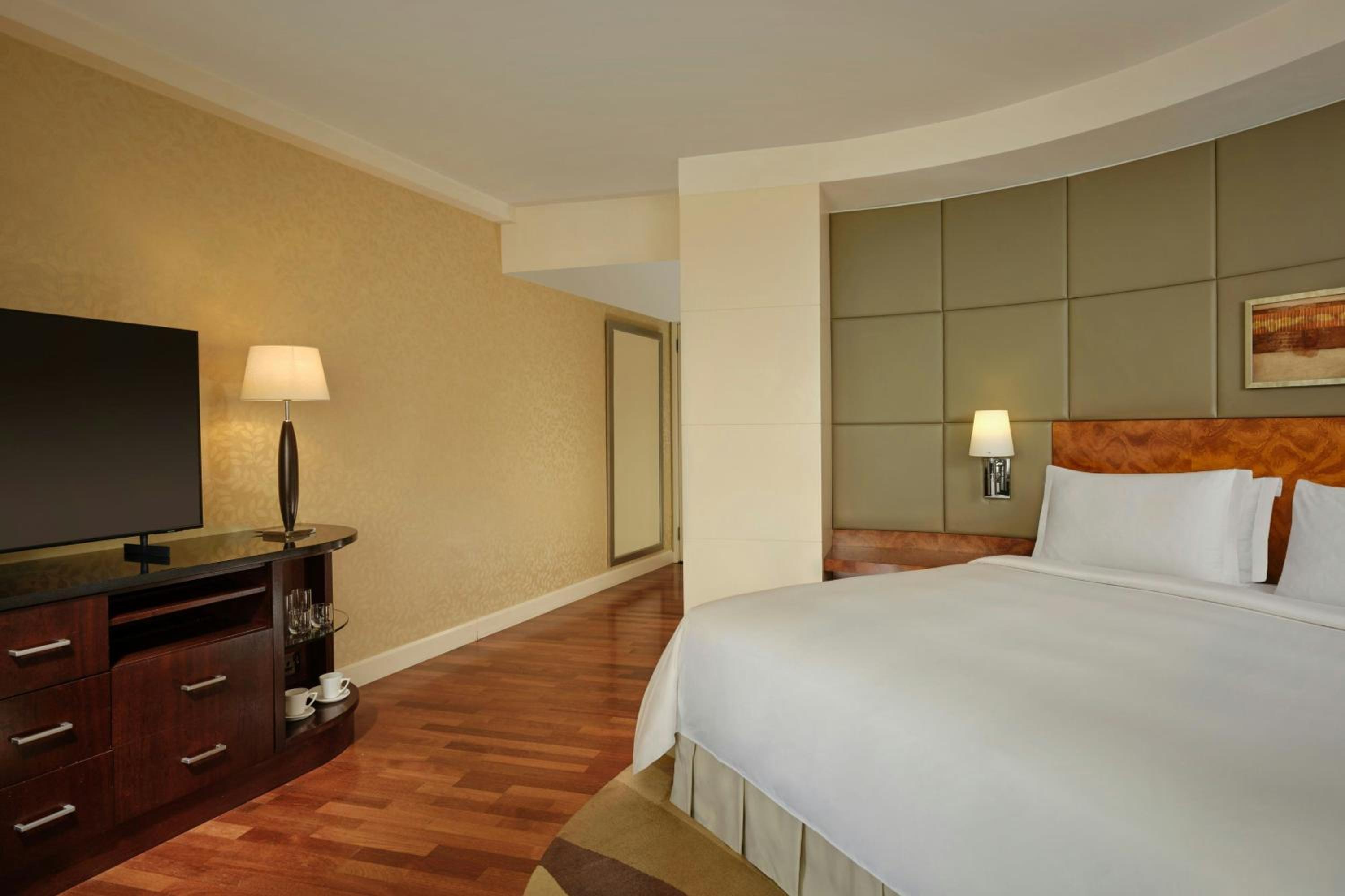 Panoramic, Guest Room, King Bed, Skyline View, High Floor، The Park Tower Knightsbridge, a Luxury Collection Hotel, London 5/9