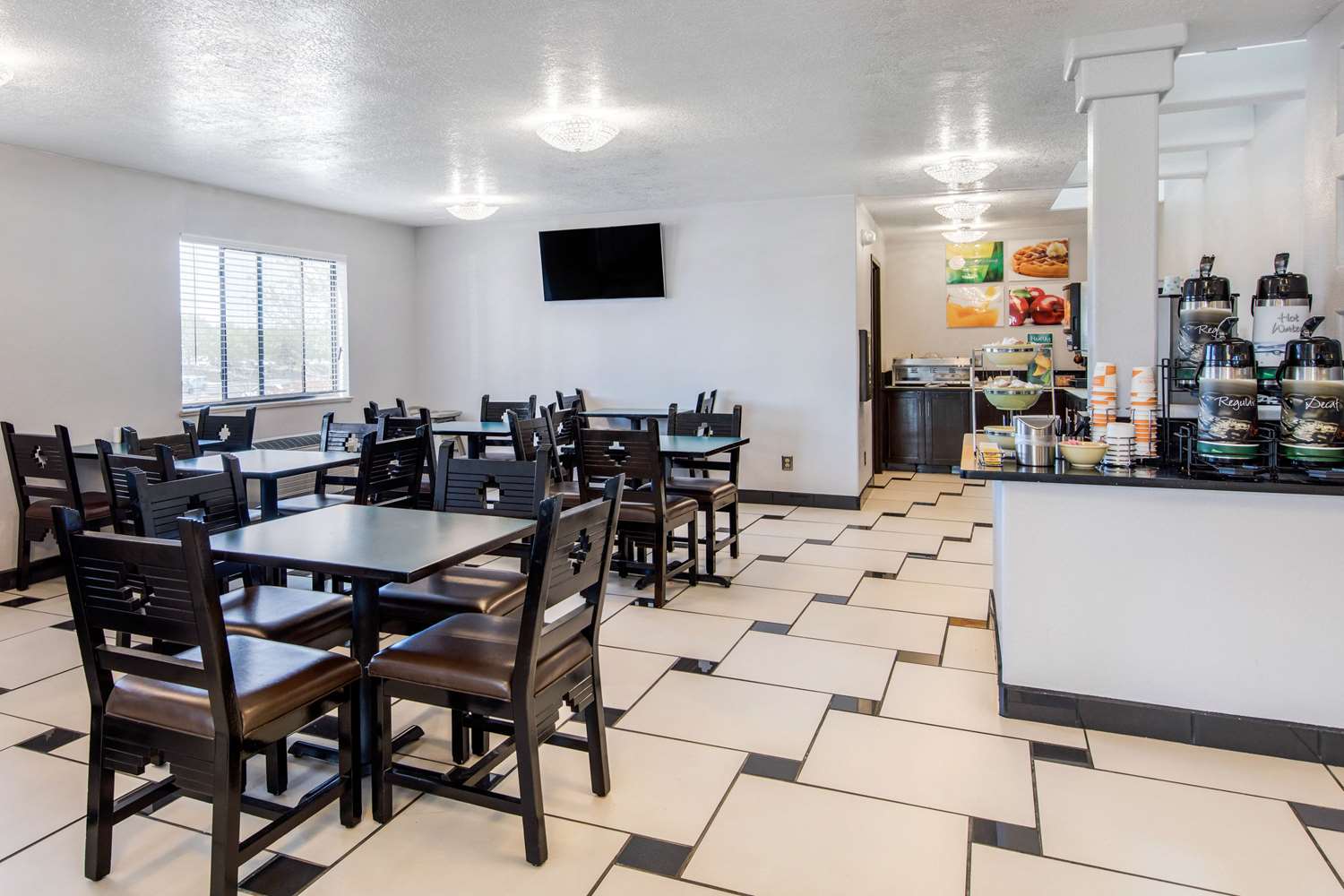 Quality Inn & Suites Albuquerque North Near Balloon Fiesta Park 15/17