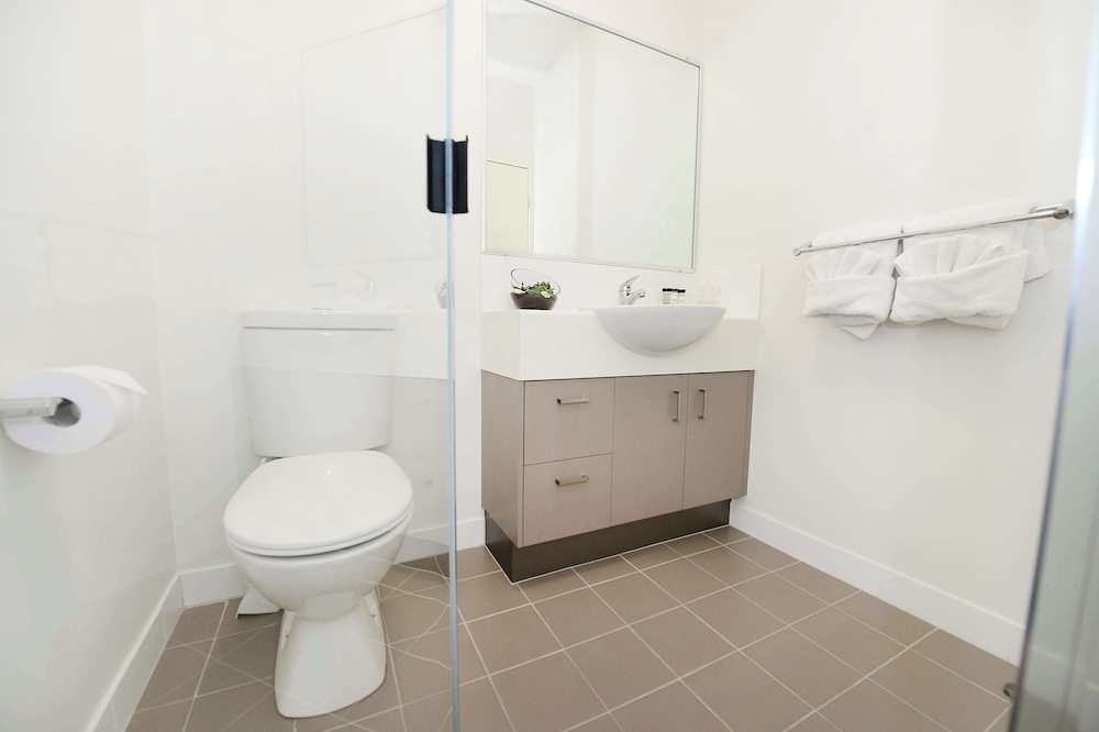 Oaks Middlemount Suites 53/53