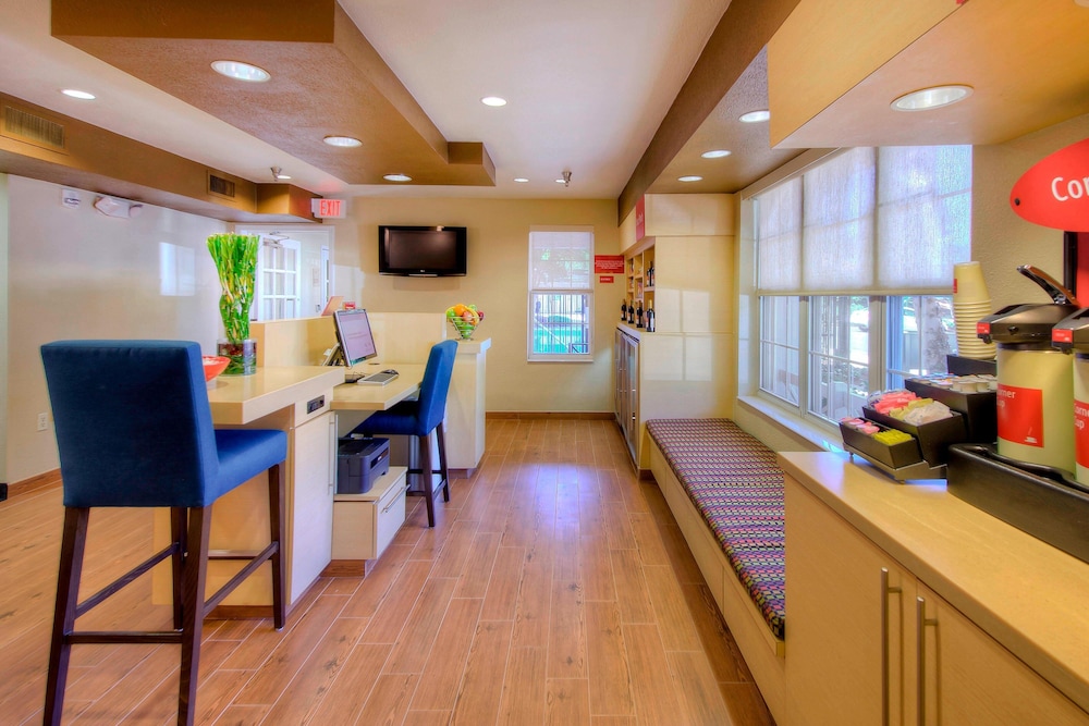 Towneplace Suites Raleigh Cary Weston Parkway 18/29