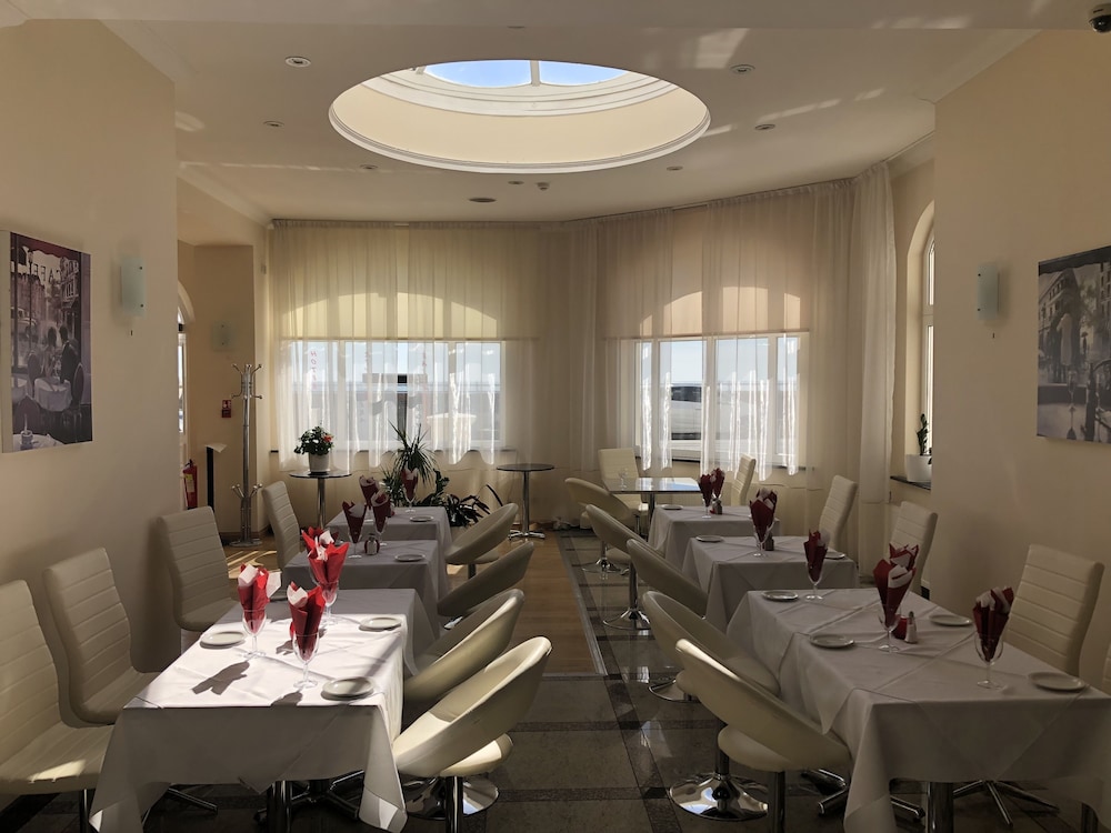 Eastbourne Riviera Hotel 41/64
