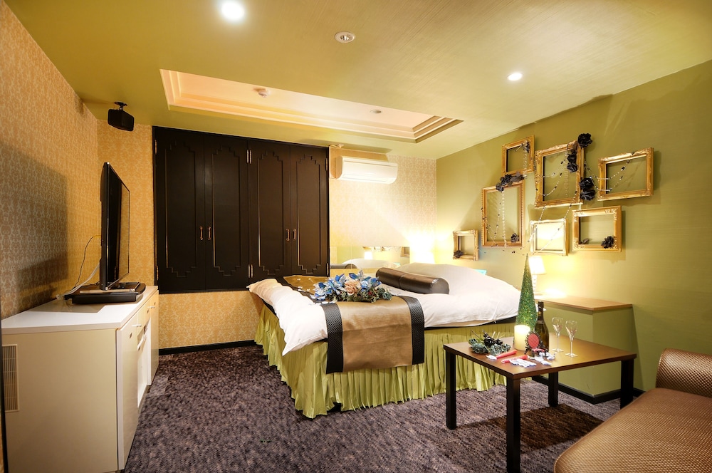 Ishidu Hotel Blan Chapel Christmas Adults Only 7/20