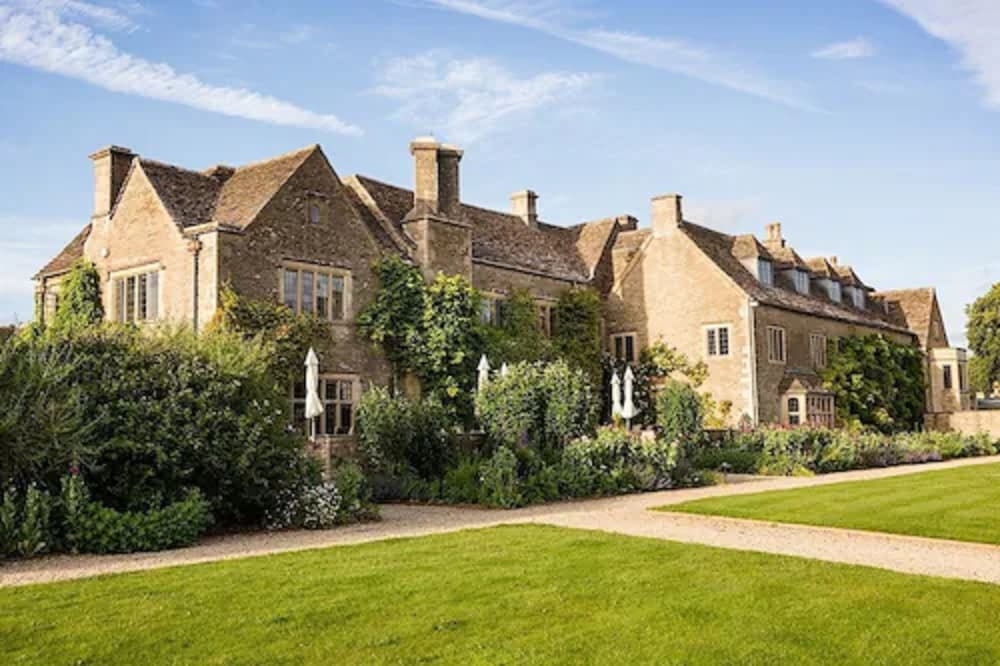 Whatley Manor Hotel & Spa 35/40