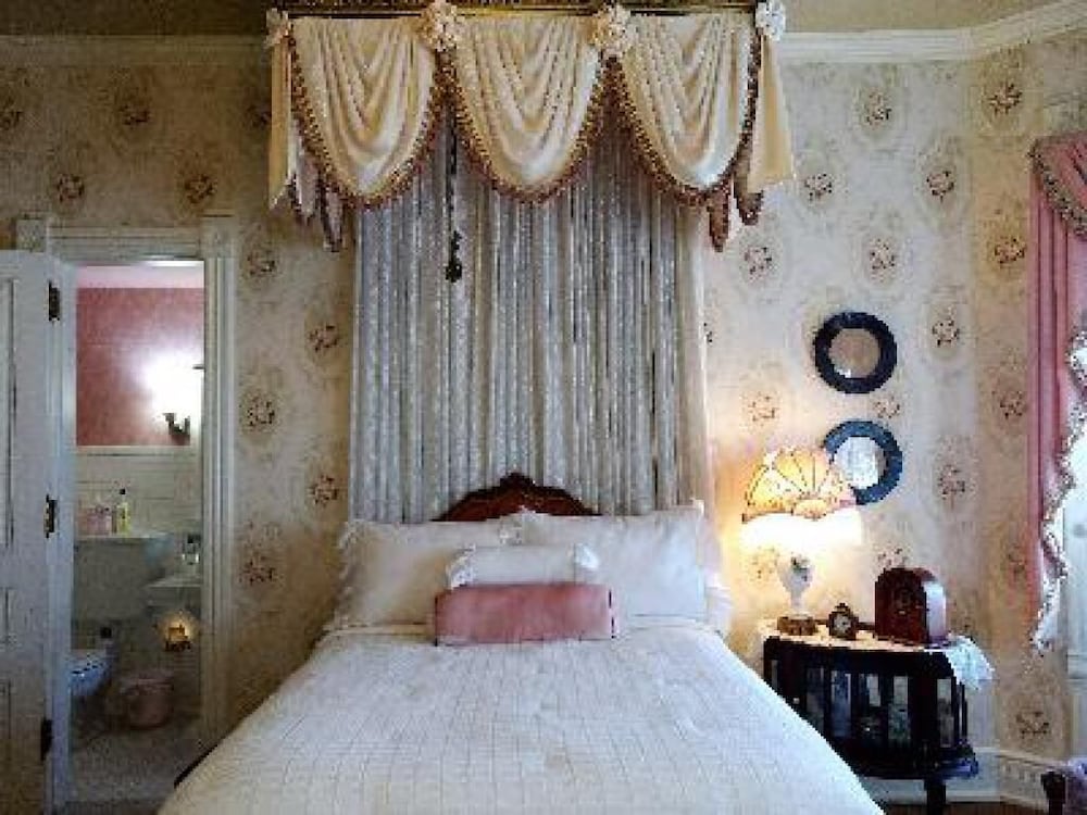 Alexander Mansion Historic Bed and Breakfast 15/48