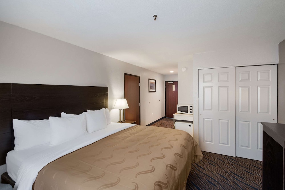 ROOM, KING BED, ACCESSIBLE