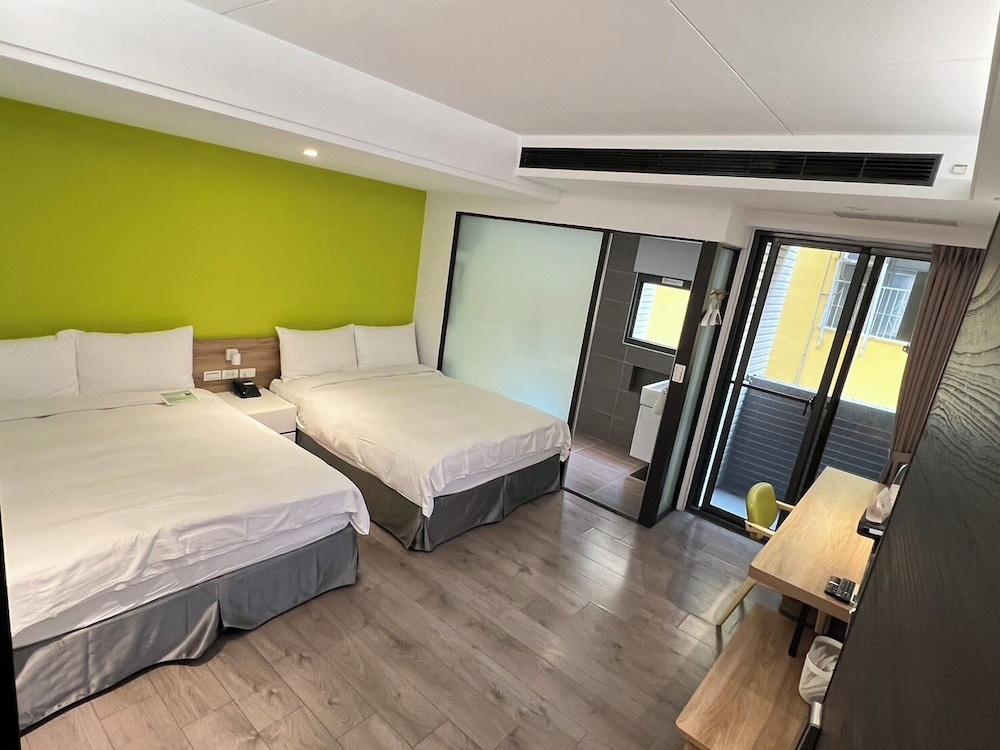 Greenight Hotel 25/72