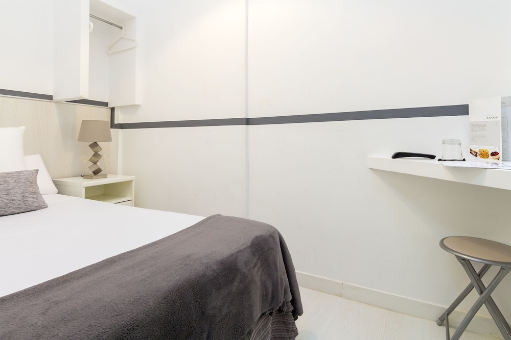 Hostal Gran Via 63 Rooms 28/28