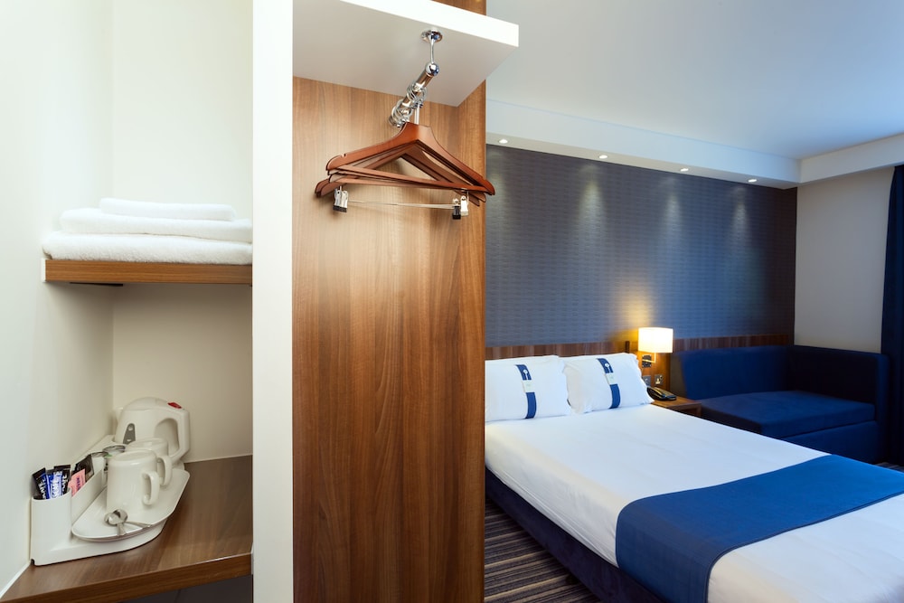 HOLIDAY INN EXPRESS HARLOW 20/74