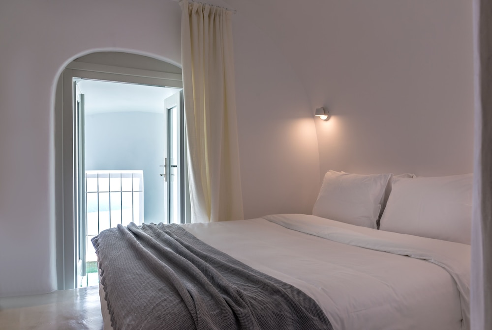 Nefeles Luxury Suites 14/49