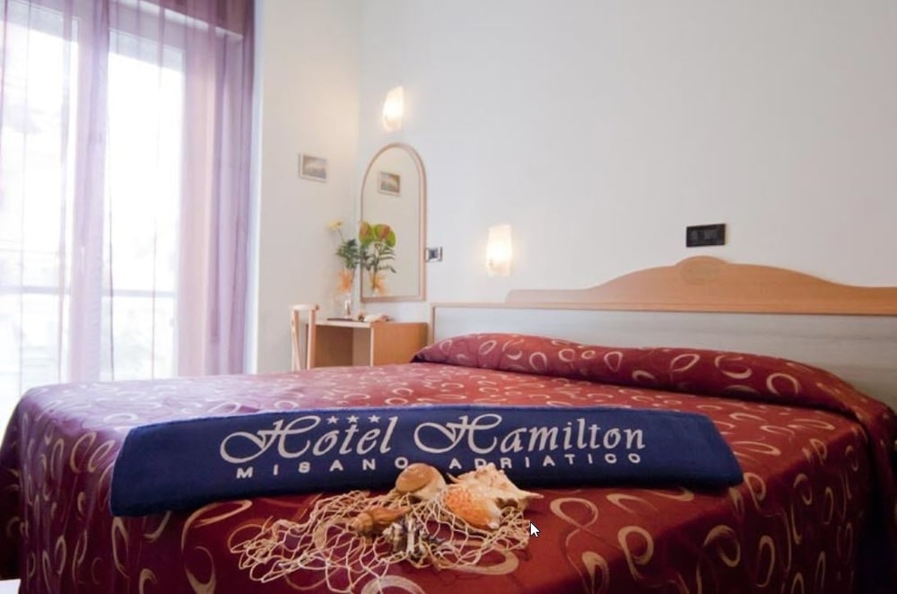 Hotel Hamilton 12/36