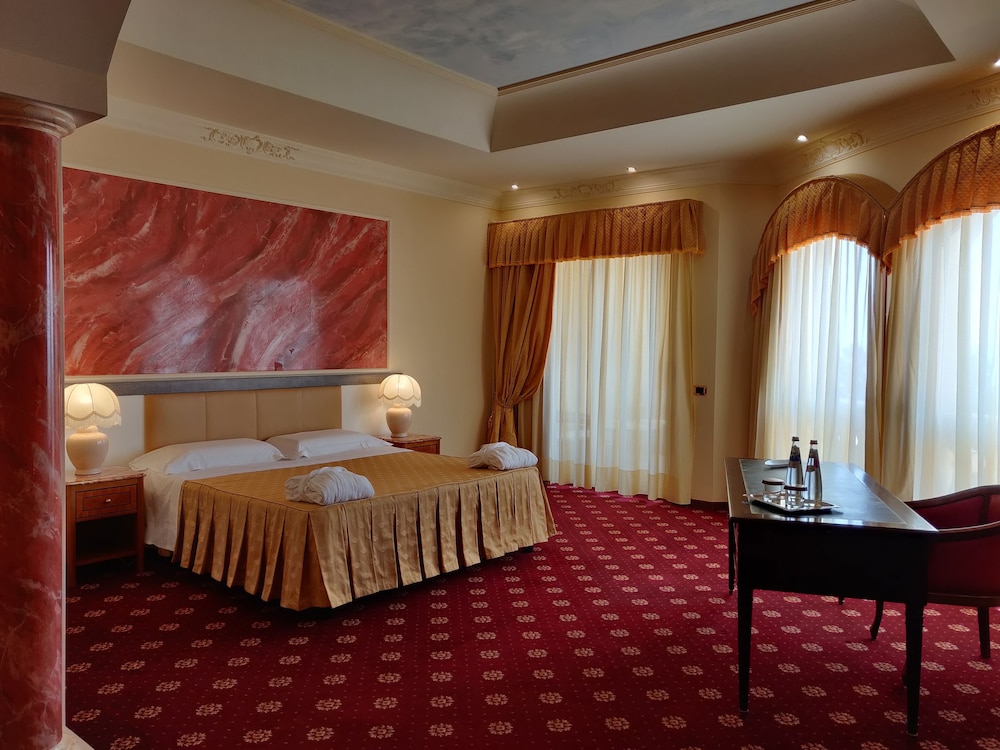 Suite, Queen Bed, Sea View, Hot Tub