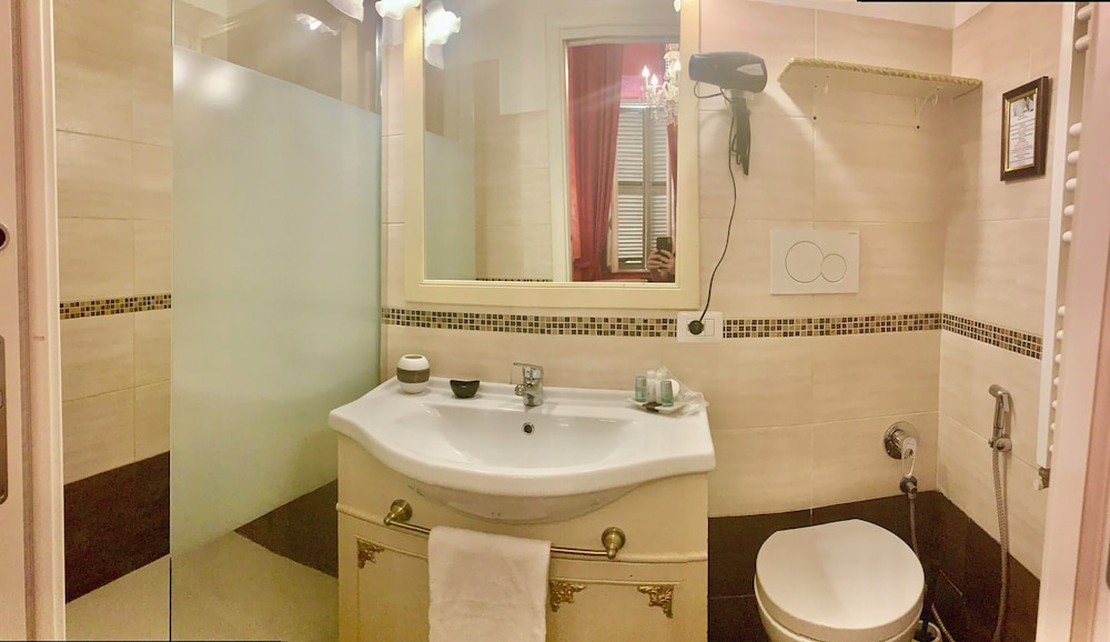 Pope's Suites 42/50