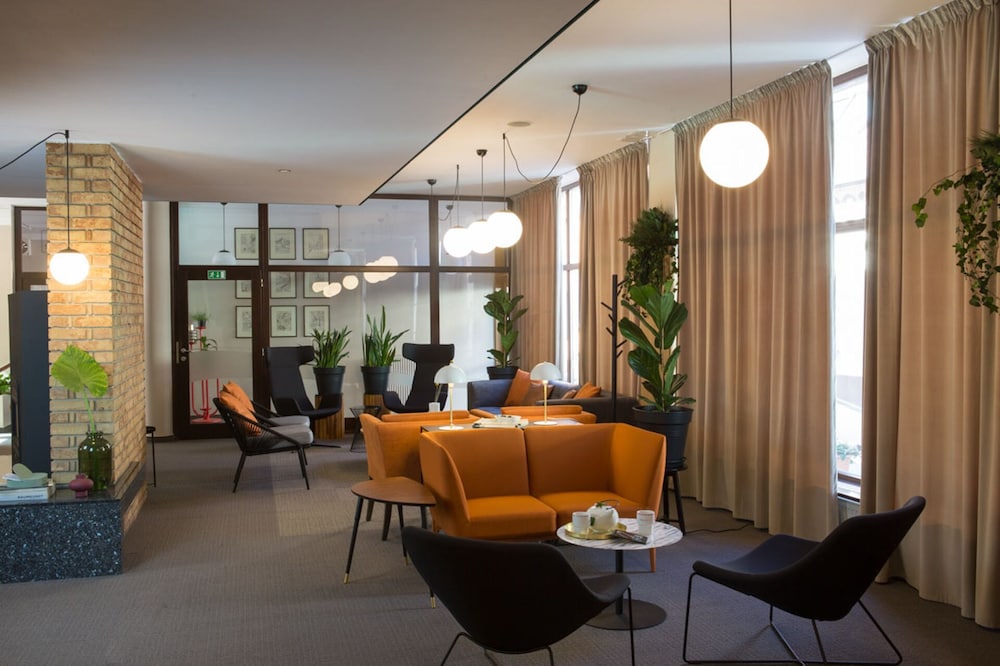 Bristol Hotel 46/52