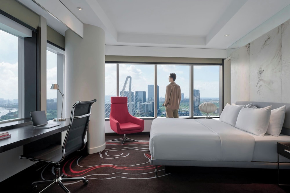 1 Bedroom, Club, Suite, King Bed, River View, Le Meridien Saigon 7/10