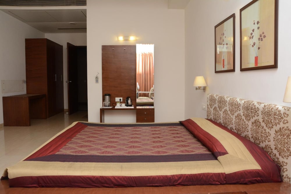 PLATINUM INN HOTEL 14/46