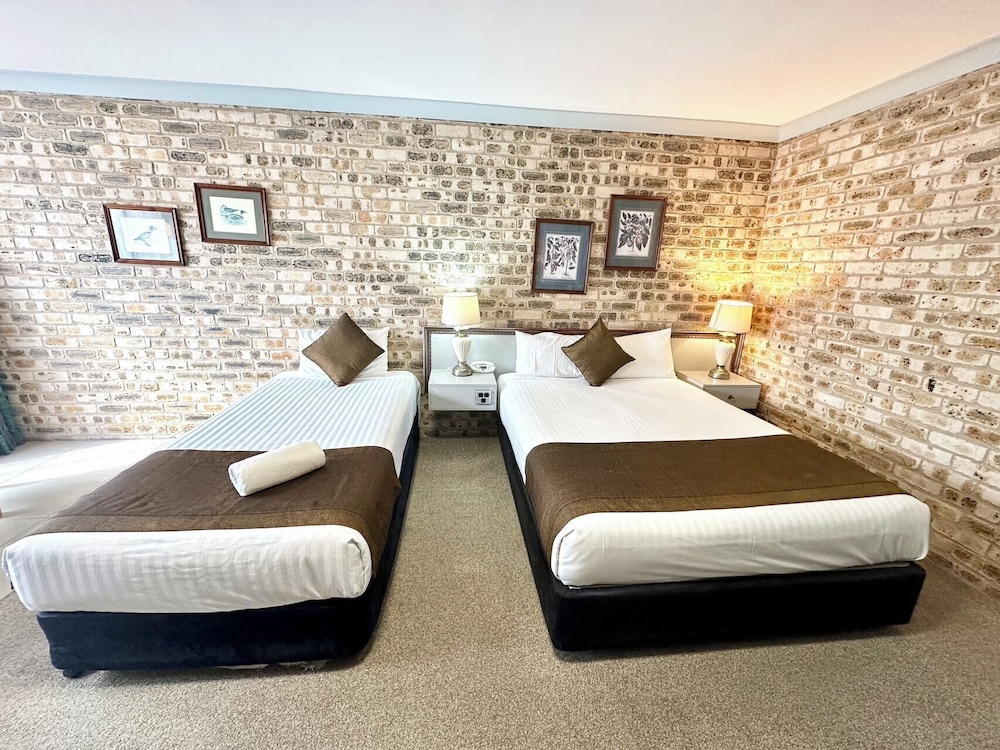 Sir Francis Drake Inn 13/69
