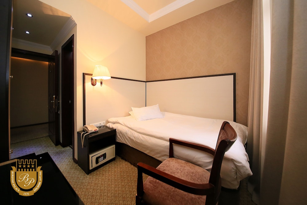 غرفة قياسية مفردة بسرير كوين، Borjomi Palace Hotel and Spa 2/3
