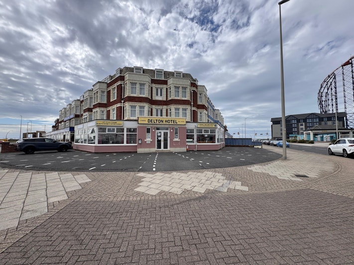 RideSide Hotel, next to Pleasure Beach Blackpool 51/65