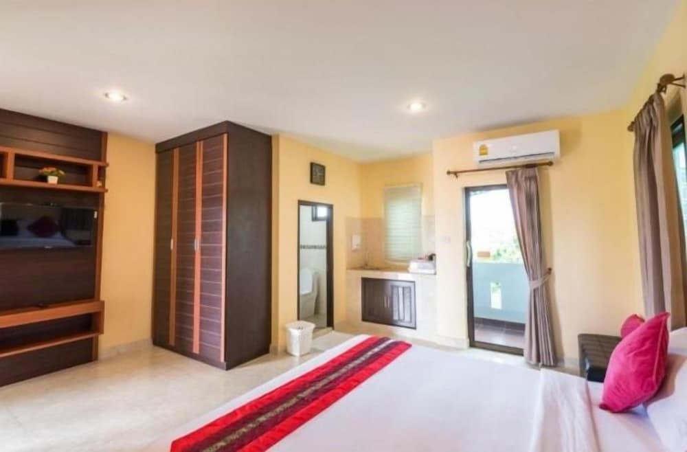 T Y Airport Inn 22/53