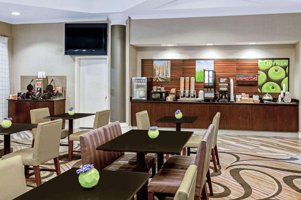 La Quinta Inn & Suites by Wyndham Birmingham Hoover 30/43