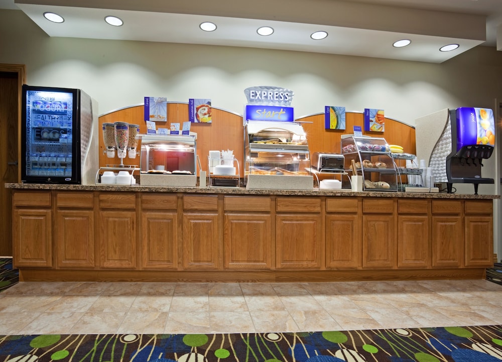 Holiday Inn Express Hotel And Suites Antigo 8/61