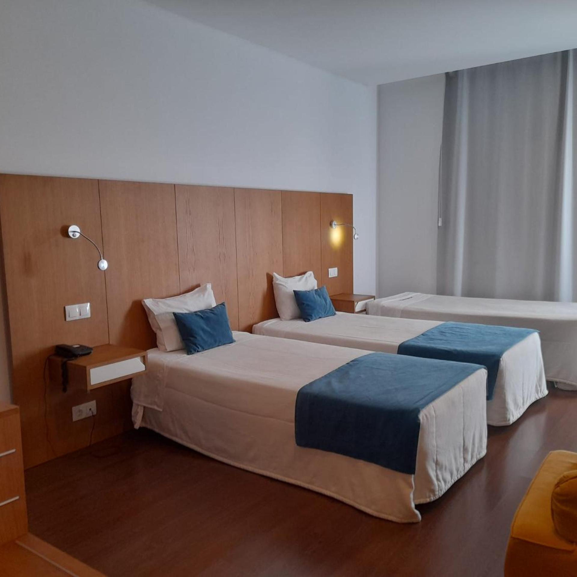 Room, Twin Beds, with Extra Bed